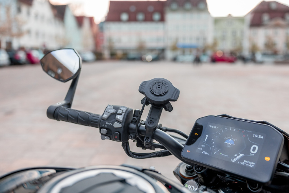 Влагозащищенная беспроводная зарядка Quad Lock® USB Weatherproof Wireless Charging Head